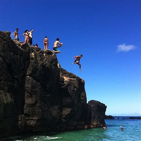 Guide To Cliff Jumping Oahu Stone Broke Handbook Oahu Cliff