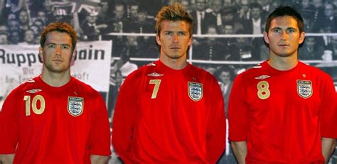 A 26.ª edição da premier league terminou e já só se pensa em quem vão os clubes contratar para tornar a próxima edição mais competitiva. Seleção inglesa se despede de camisa e consolida a ...