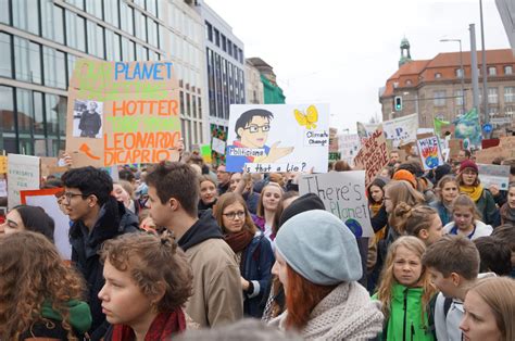 fridays for future 25000 demonstrieren mit greta thunberg in berlin