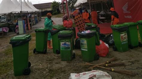 Dukung Kebersihan Bazar Pujaya Dlh Terjunkan Petugas Kebersihan