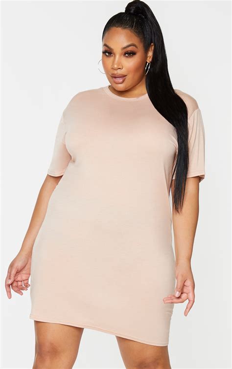 PLT Plus Robe tee shirt nude à manches courtes PrettyLittleThing FR