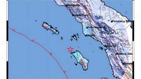 Oktober 2018 lalu, gempa berkekuatan m. BMKG: Pusat Gempa Nias M 5,2 di Zona Megathurst, Warga ...