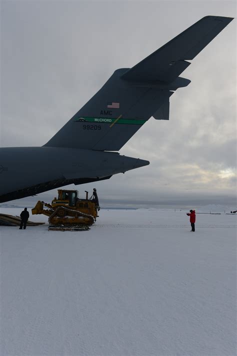 This news was reported by sina.cn, one of the most popular websites in china. 美国展现军事强国实力：C-17运输机降落南极_军事_中国网