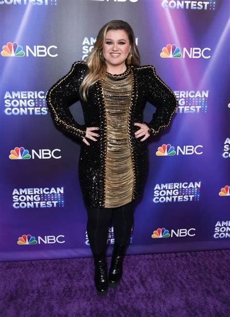 See American Idol Judge Kelly Clarkson Stun In A Sequins Mini Dress