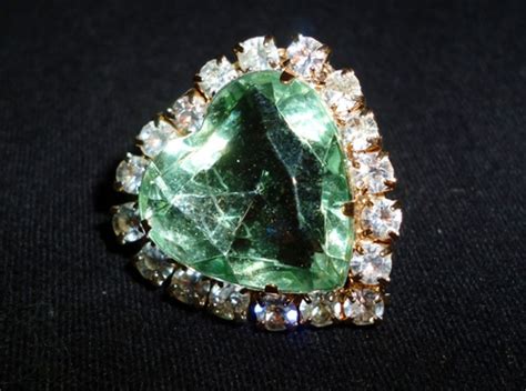 The Poets Stone Emerald Gemstone Meaning And Uses Crystal Meanings
