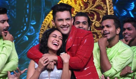 Aditya Narayan And Neha Kakkar Finally Tie The Knot In Indian Idol 11 Finale See Pics Indian