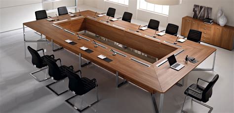 An ideal conference room table shape will allow everyone to make direct eye contact with as many people as possible. How to Choose the Conference Table — Guide to Size & Shapes