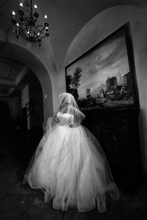posing for full figured and plus size brides fine art wedding photography in orange county los