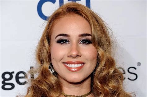 Former American Idol Star Haley Reinhart Arrested For Punching A Bouncer Outside A Chicago Bar