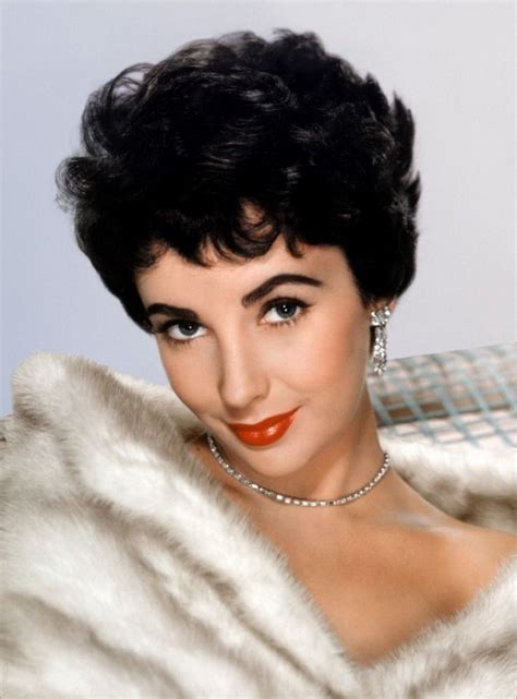 Elizabeth Taylor Pairs Diamonds With Her Fur For A Glamorous Look 1950s Diamonds Fur Old