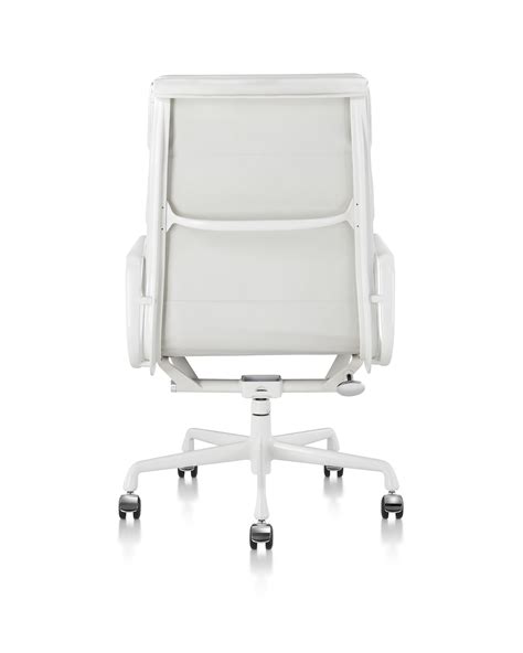 The chair is supplied with aluminium 5 star base with a choice of castors: Eames Soft Pad Executive Chair - Herman Miller