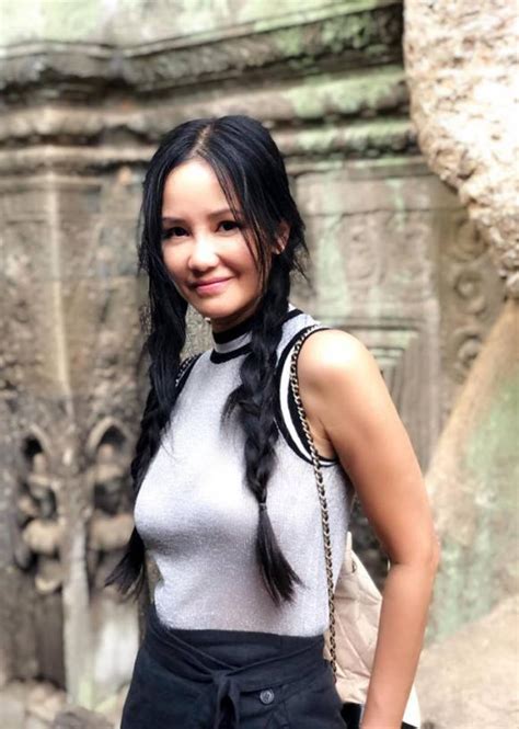 Diva Hồng Nhung Tết Tóc Hai Bên Cùng Các Con Khám Phá Campuchia Vào