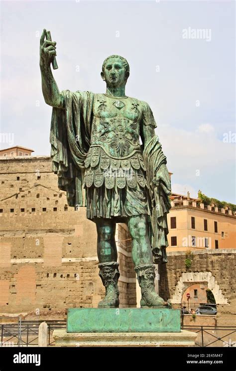 Statue De Jules César Jules César Empereur De Rome Photo Stock Alamy
