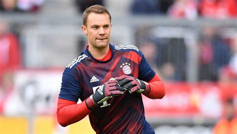 'hi, my name is manuel neuer. Bayern Lose Manuel Neuer Until January 2018 After Operation on Fractured Metatarsal | 90min
