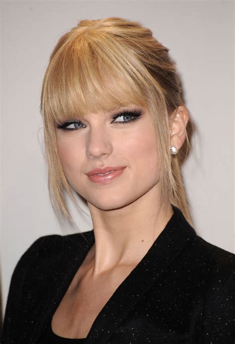 2010 Taylor Swifts Best Hair And Makeup Looks Popsugar Beauty Photo 8