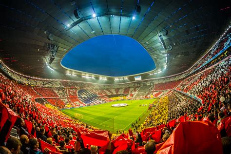 First plans for a new stadium were made in 1997, and even though the city of munich initially preferred reconstructing the olympiastadion. Allianz Arena Foto & Bild | archiv - kritik am bild ...