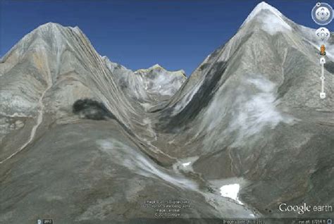 Glacial U Shaped Valley In The Mt Munkh Saridag Vallée En U Dans La