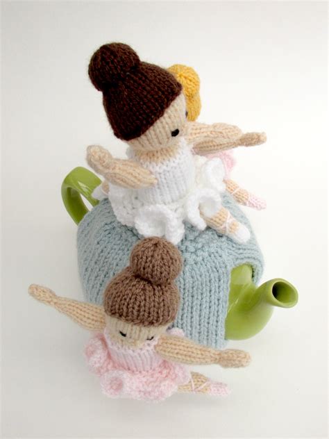 If tea if your thing, and you like to have you tea the proper way (like i do!) with a. Ballerina tea cosy knitting pattern