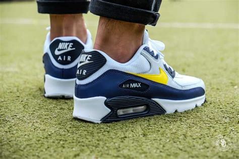 【傷や汚れあり】n2【特価used完売品】nike Air Max 90 Essential Whitetour Yellow Blue