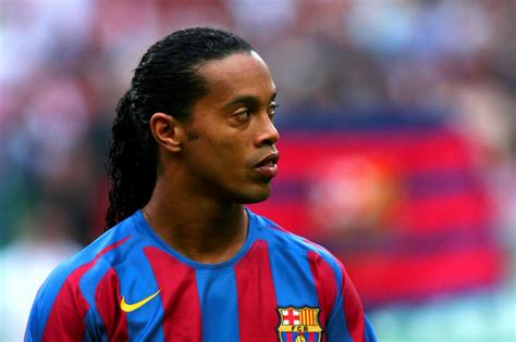 Duas vezes eleito o melhor do mundo pela fifa. Hausarrest bald zu Ende?: Ronaldinho plant Zukunft in ...