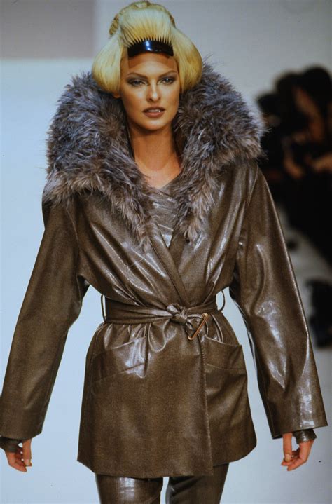Veronique Leroy Runway Show Fw 1995 Fashion Linda Evangelista Ready