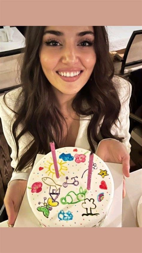 Hande Ercel Compleanno In 2023 Hande Ercel Birthday Candles Kendall