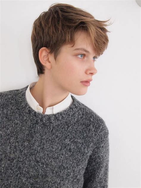 Boyish cuts and androgynous hairstyles are going to be a big trend this year, contrasting with parallel girly trends such as braids and longs waves. Short Tomboy #Hairstyle | Androgynous haircut, Tomboy ...