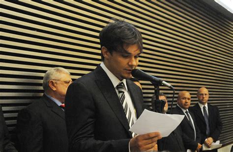 Tudo fica bem mauro henrique ft leonardo gonc alves. Leandro do KLB foi eleito pelo DEM, mas assume pelo PSD