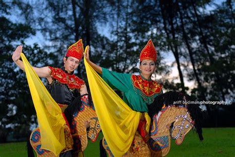 Lho koq gagak rimang itu seekor kuda tho? Bestnyeeer Seni: Mengenal Kraf Tradisional