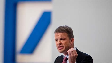 Dieses umfasst die emission von aktien, zertifikaten und anleihen. Deutsche Bank: Aktie billiger als Buchwert, Christian ...