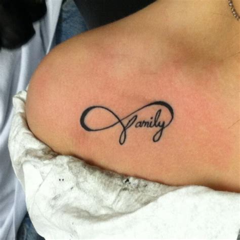 55 Cool Collar Bone Tattoos - Hative