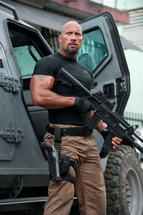 After surpassing everyone's expectations in fast five (they decided to be furious again in this one), it upped the ante with its insane action sequences, settled on a perfect crew, and seeing the rock. Photo du film Fast and Furious 5 - Photo 60 sur 65 - AlloCiné