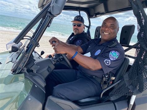 Vero Beach Police Patrol Reopened Beach Enforce New Rules Amid