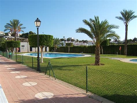 Utiliza nuestros filtros de búsqueda y accede a las mejores propiedades del país! Alquiler apartamento en Mojacar Playa, Andalucía con piscina común y aire acondicionado - Niumba