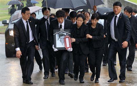So ji sub started out his career as a model. So Ji-Sub Photos Photos - Funeral Held For South Korean ...
