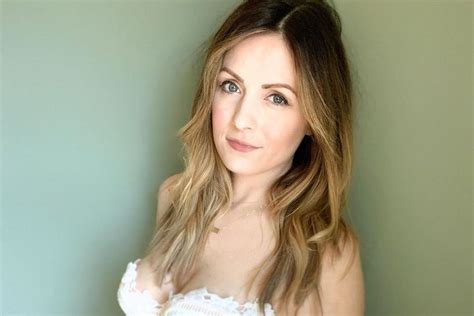 She later revealed that it was a side effect of her hyperthyroidism which was diagnosed in 2014. Bachelor In Paradise's Carly Waddell On Postpartum Struggles