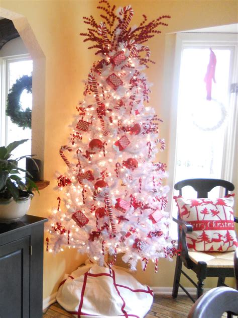 25 candy cane crafts that make gorgeous christmas decorations. 46 Famous Candy Christmas Tree Decorations Ideas - Decoration Love