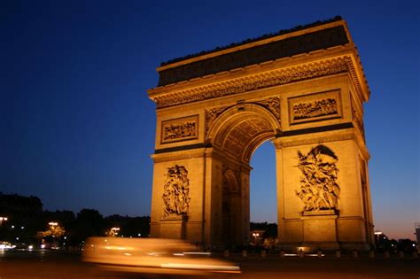 Top 5 Attractions In France Honeymoons By Weddingwire Travel Image 1
