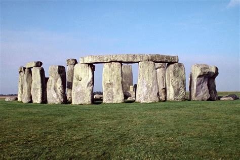 Stəʊ̯n'hɛndʒ] ist ein vor über 4000 jahren in der jungsteinzeit errichtetes und mindestens bis in die bronzezeit genutztes bauwerk in der nähe von amesbury, england. Stonehenge: Errichtet vor 3000 Jahren? - DER SPIEGEL