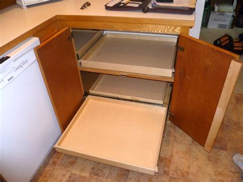 Upper blind corner cabinet solutions. Blind Corner (Lazy Susan) Idea, and mm madness | Corner ...