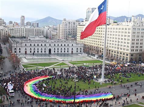 Approximately 10,500 athletes participated in 302 events in 26 sports. Los diputados Karla Rubilar y Giorgio Jackson estarán en ...
