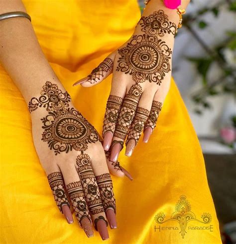 27 Half Hand Mehndi Designs For Brides And Bridesmaids That Are Simply