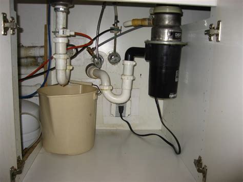 How you fix this kitchen sink leak depends on why it is leaking. Kitchen-Sink-Drain-Leak-Repair-Guide-002