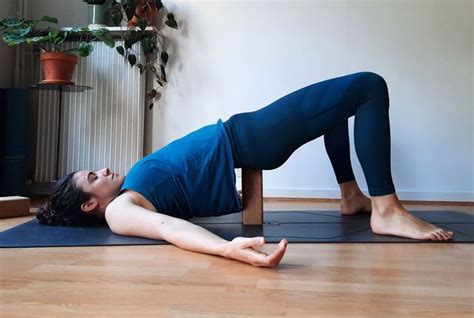sexualité 5 postures de yoga faciles pour réveiller sa libido