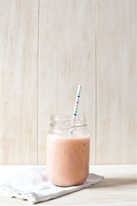 A 5 Minute Recipe For Strawberry Sunrise Smoothie With Almond Breeze