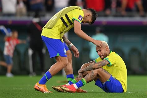 Un Neymar Destrozado Emocionalmente Tuvo Que Ser Consolado Por El Hijo