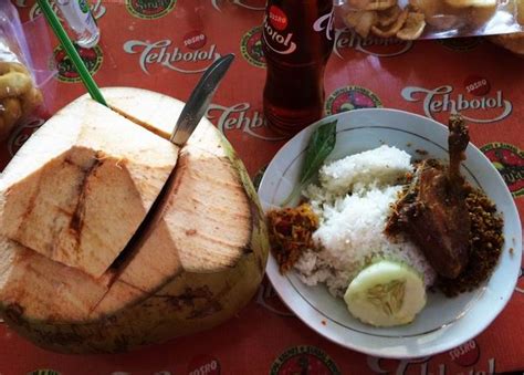Tahukah kalian apabila pulau madura memiliki kuliner bebek yang legendaris? Nasi Bebek Sinjay di Bangkalan, Madura - Garnesia.com