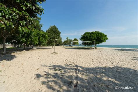 Ada sebuah jambatan yang menghubungi ke pulau burung. Bayu Beach Resort