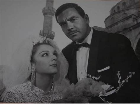 Annesi melek koçyiğit, babası ise sedat koçyiğit'tir. beijaa vintage: nostaljik gelinlikler