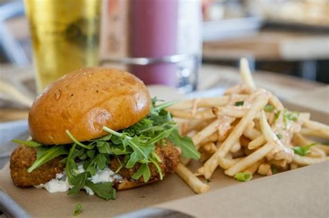 Lola Burger Nantucket Restaurant Reviews Phone Number And Photos Tripadvisor
